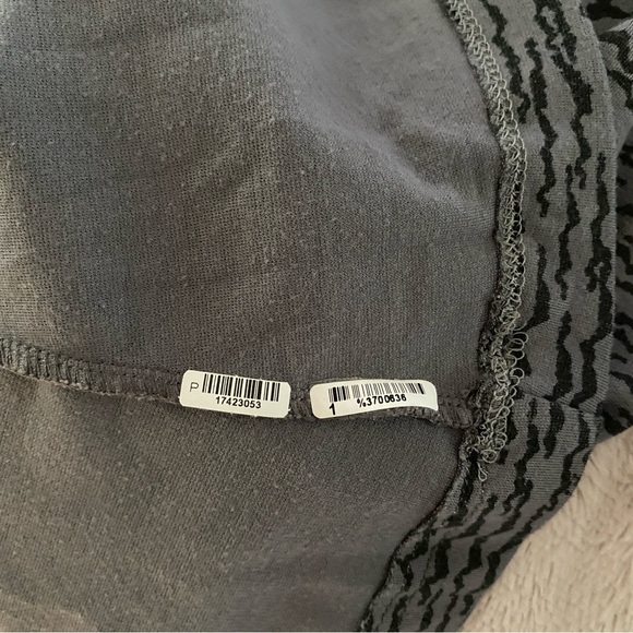 Armani Collezioni Shirt Women Size 10 Gray Asymmetrical Ruffle Blouse 3/4 Sleeve - Picture 7 of 7